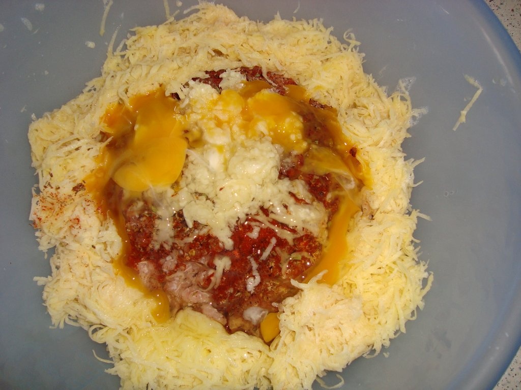 Chiftele cu sos de rosii