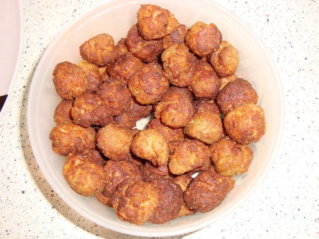 Chiftele cu sos de rosii