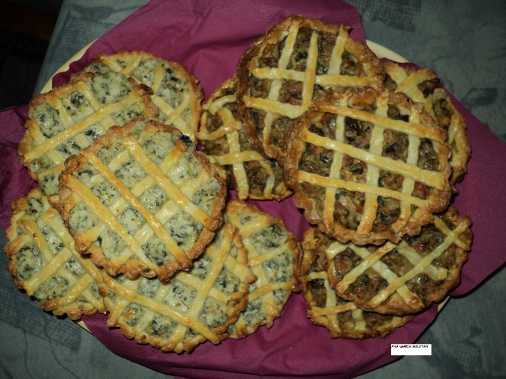 Mini tarte cu branza, pui si ciuperci