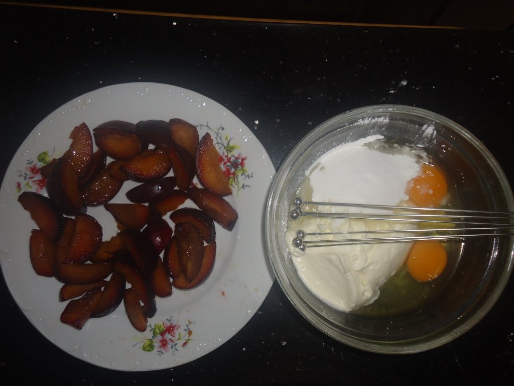 Pflaumenkuchen mit Sahne - Tarte cu prune si smantana
