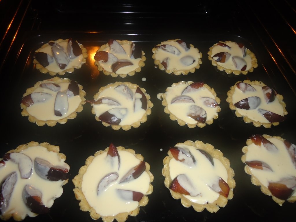 Pflaumenkuchen mit Sahne - Tarte cu prune si smantana