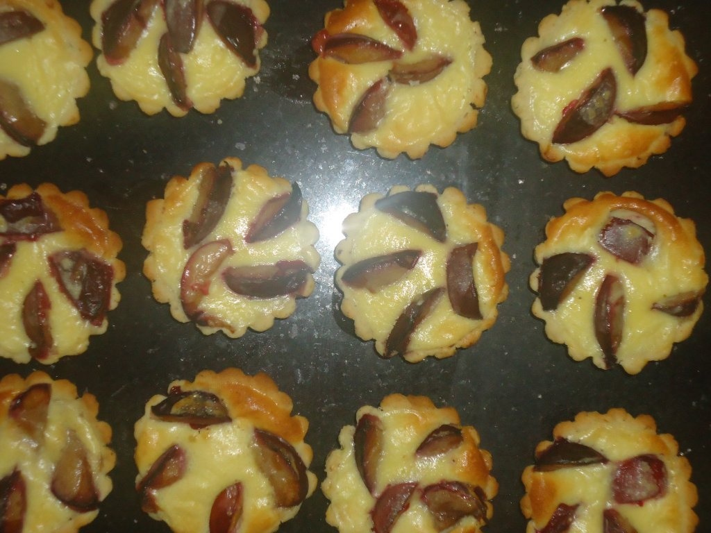 Pflaumenkuchen mit Sahne - Tarte cu prune si smantana