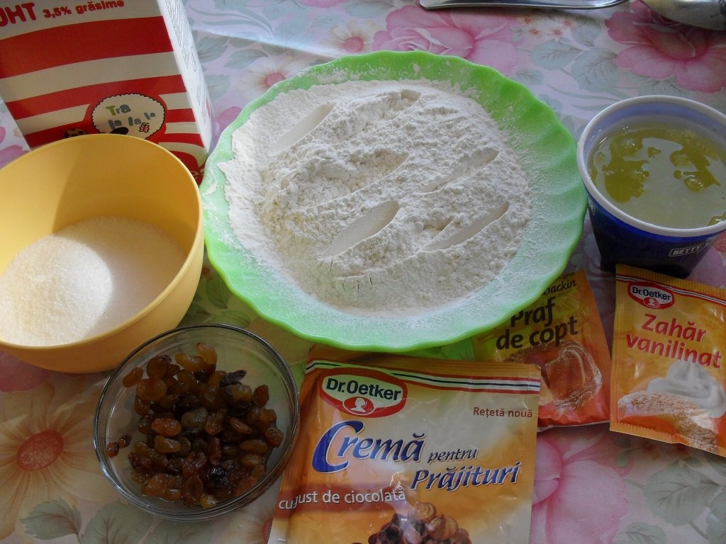 Tort cu inimioare glazurate cu ciocolata