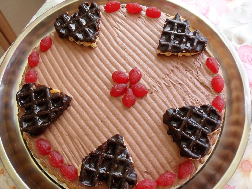 Tort cu inimioare glazurate cu ciocolata