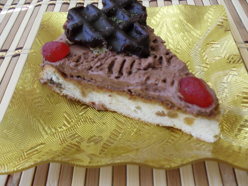 Tort cu inimioare glazurate cu ciocolata