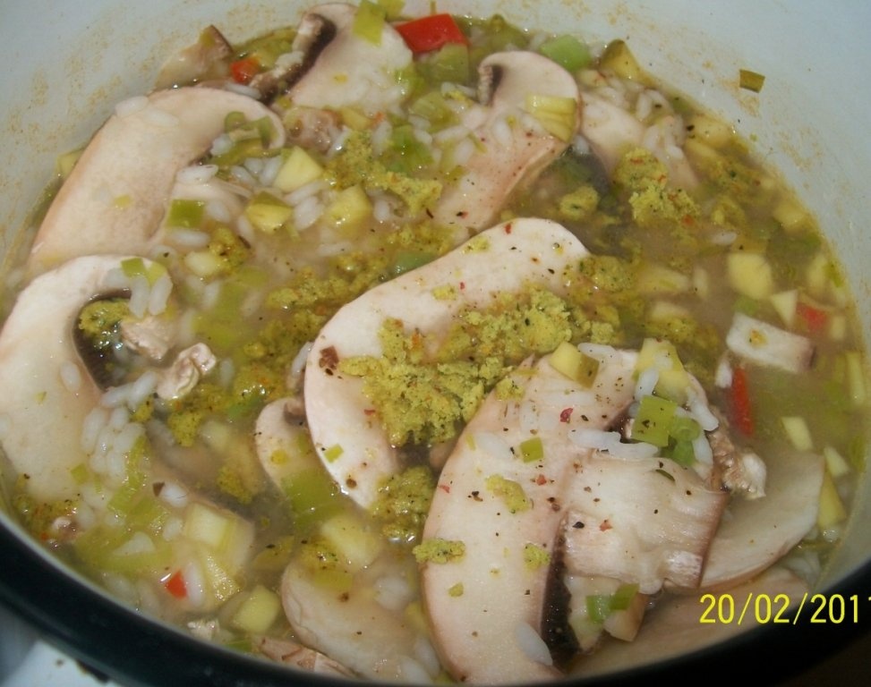 Dorada umpluta pe pat de legume