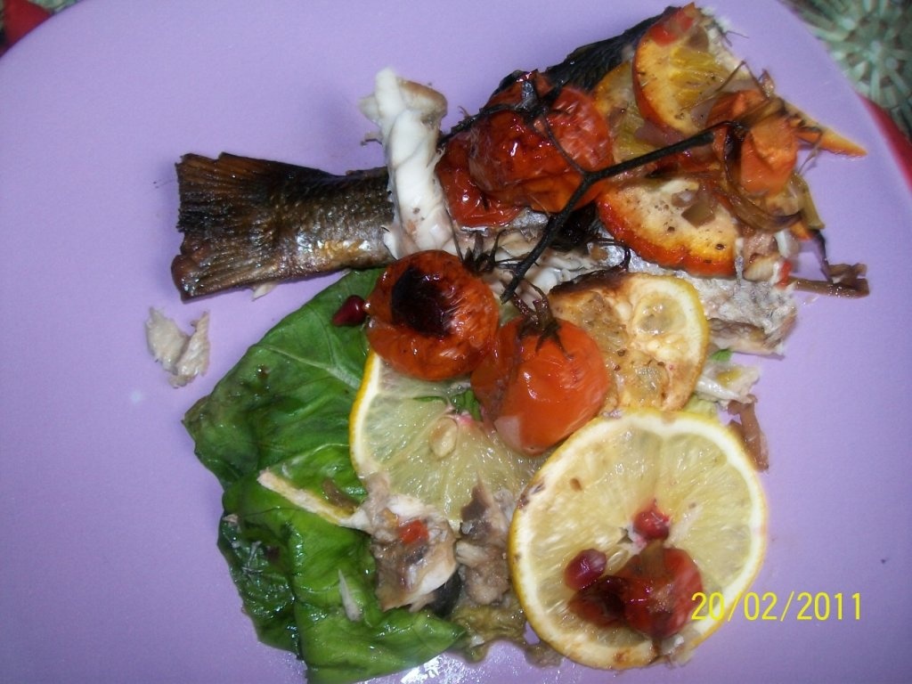 Dorada umpluta pe pat de legume