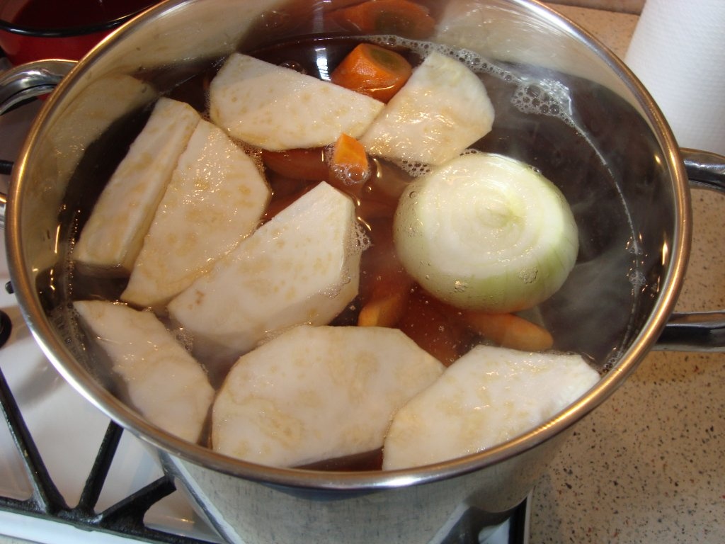 Supa de taitei cu carne