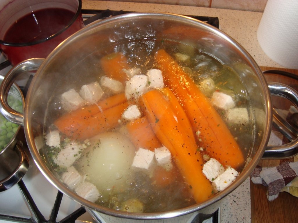 Supa de taitei cu carne