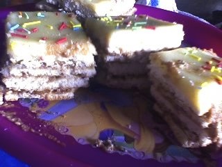 Dobos cu glazura alba