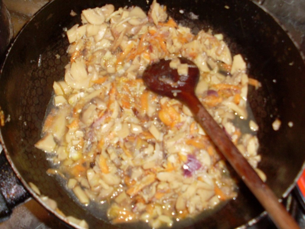 Sărmăluţe cu cereale, ciuperci şi nuci