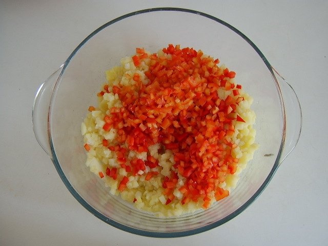 Salata de cartofi fierti si ton