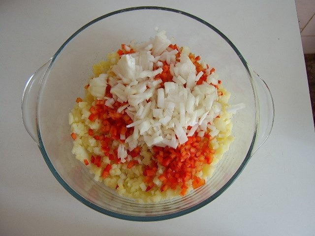 Salata de cartofi fierti si ton