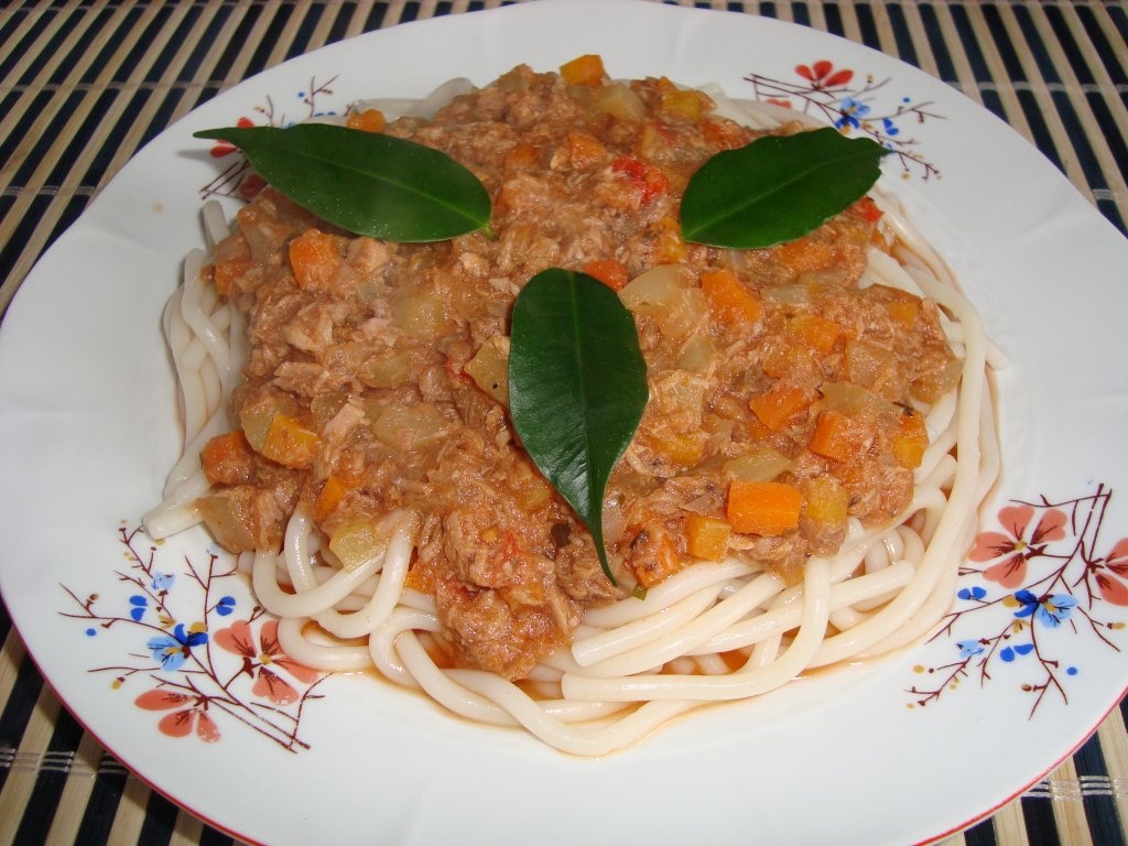 Spaghete cu sos de peste