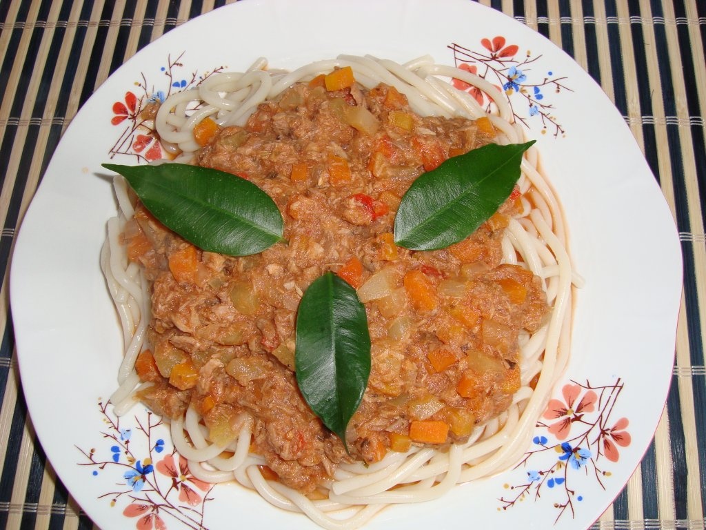 Spaghete cu sos de peste