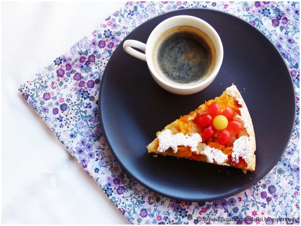 Pandispan cu fructe din compot