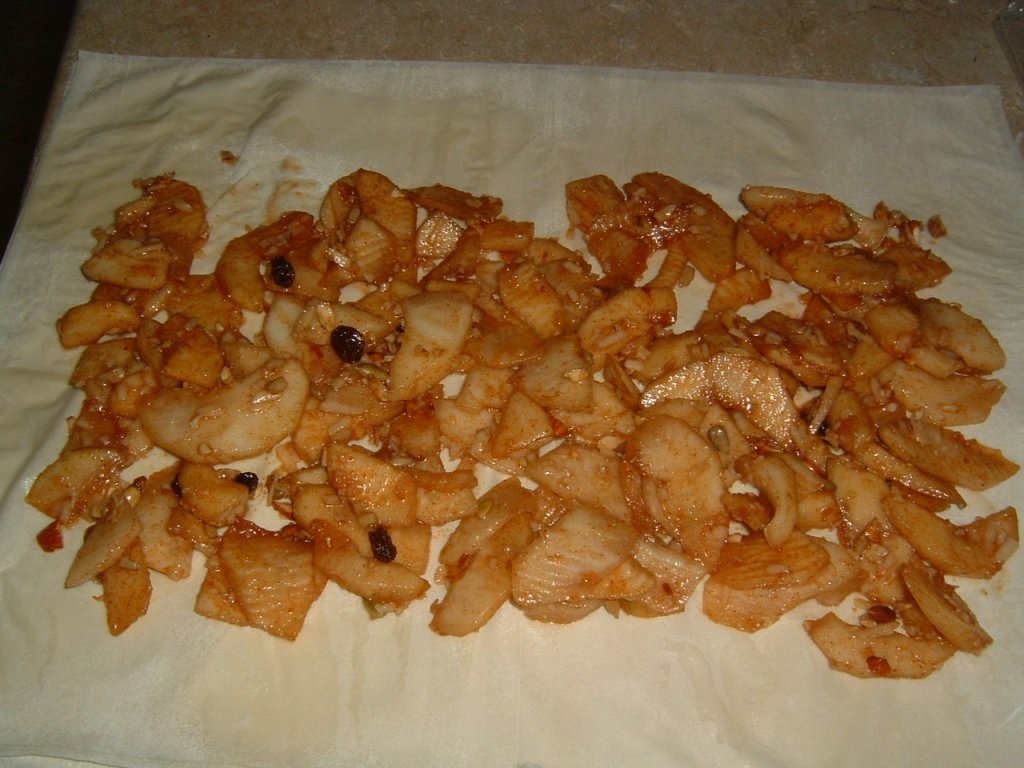 Strudel cu pere,branza cedar,seminte si nuci