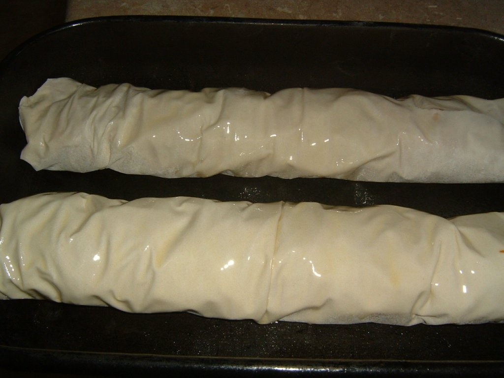 Strudel cu pere,branza cedar,seminte si nuci