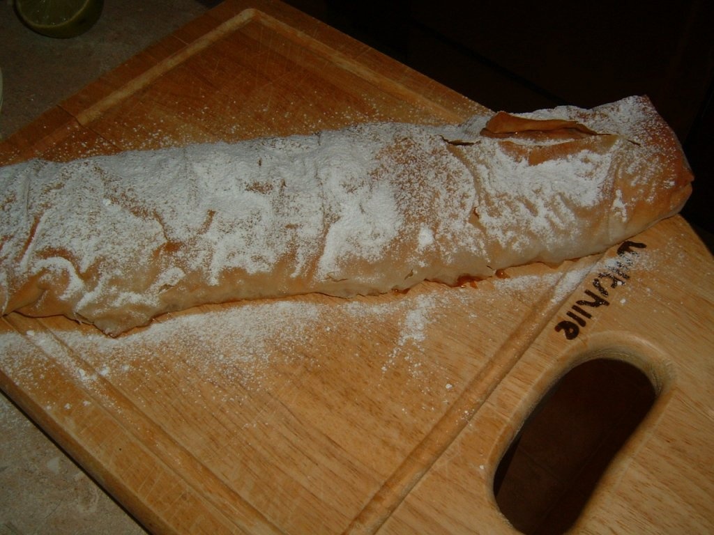 Strudel cu pere,branza cedar,seminte si nuci
