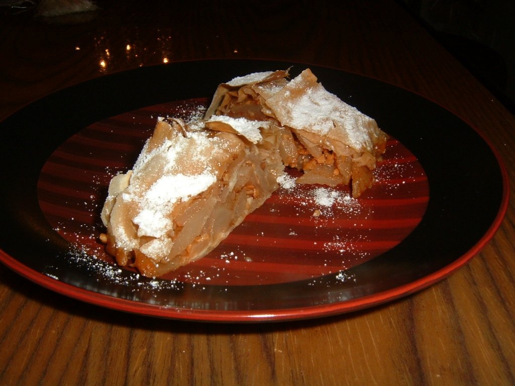 Strudel cu pere,branza cedar,seminte si nuci