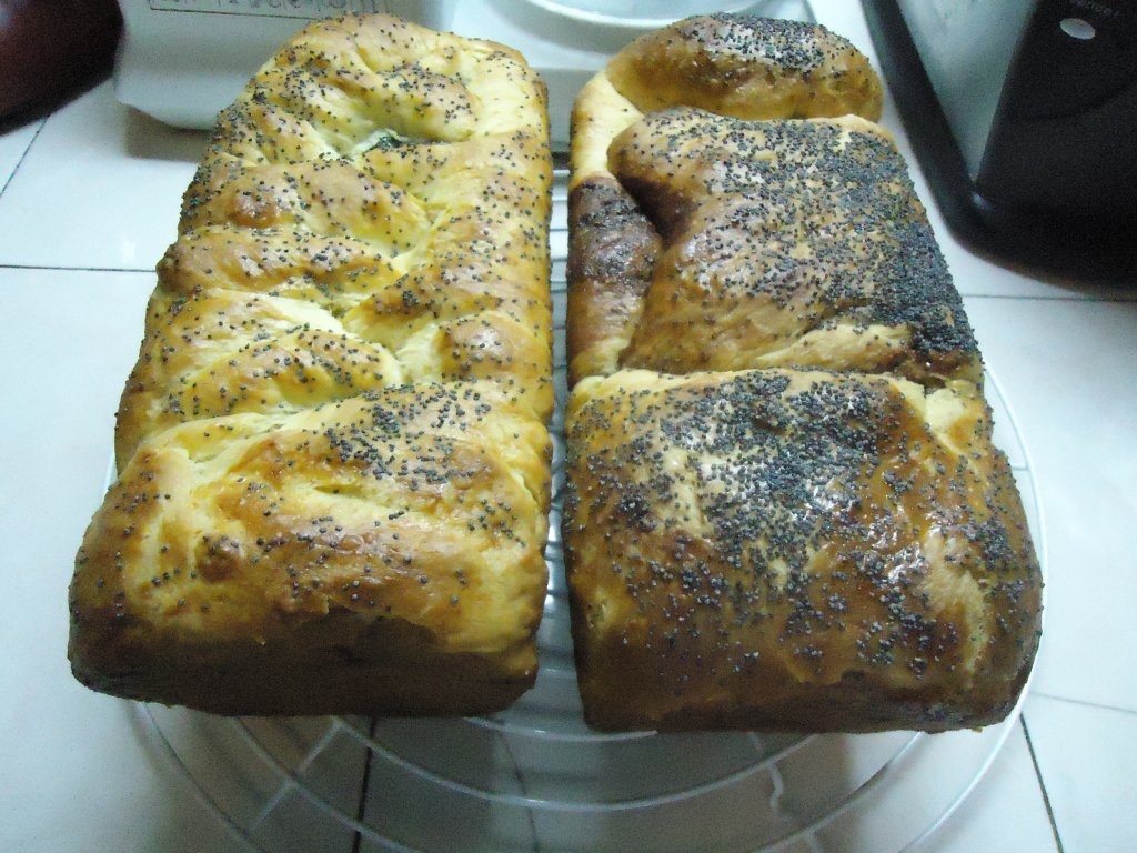 Cozonac presarat cu mac