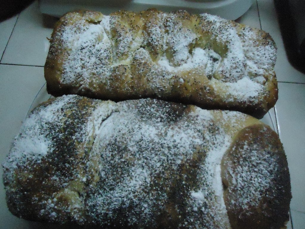 Cozonac presarat cu mac