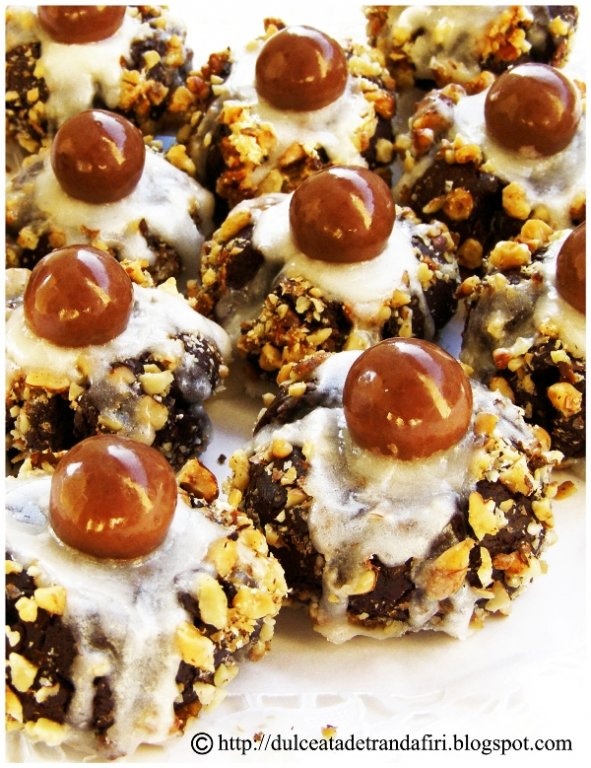 Prajiturele cu cacao si rom