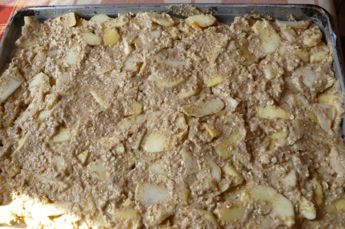 Prăjitură sănătoasă cu fructe şi brânză de vaci