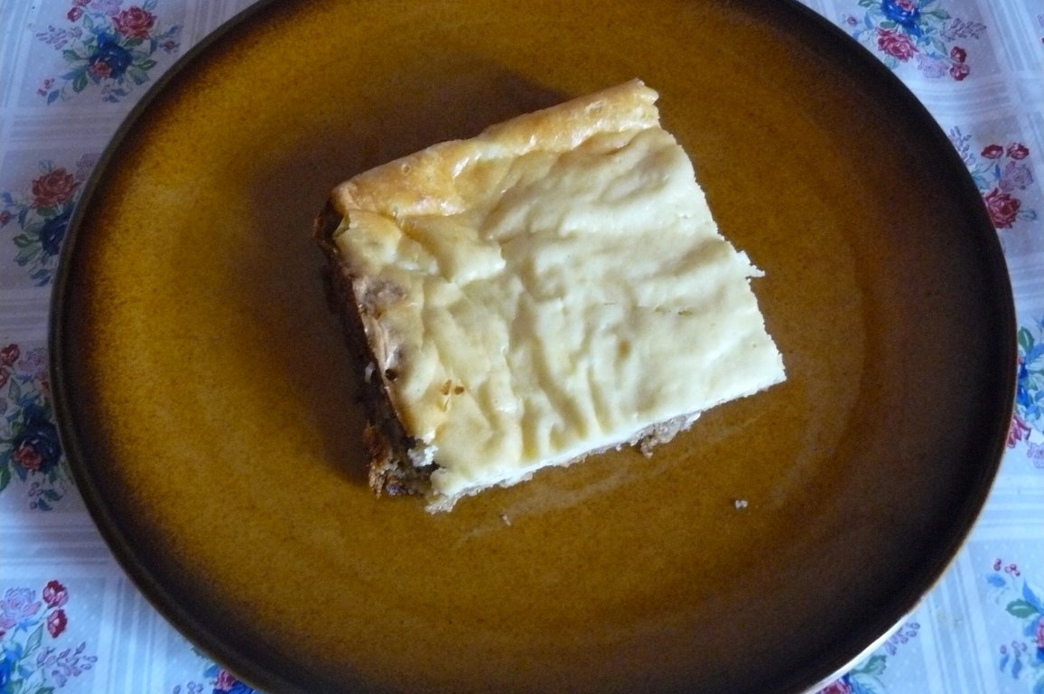 Prăjitură sănătoasă cu fructe şi brânză de vaci