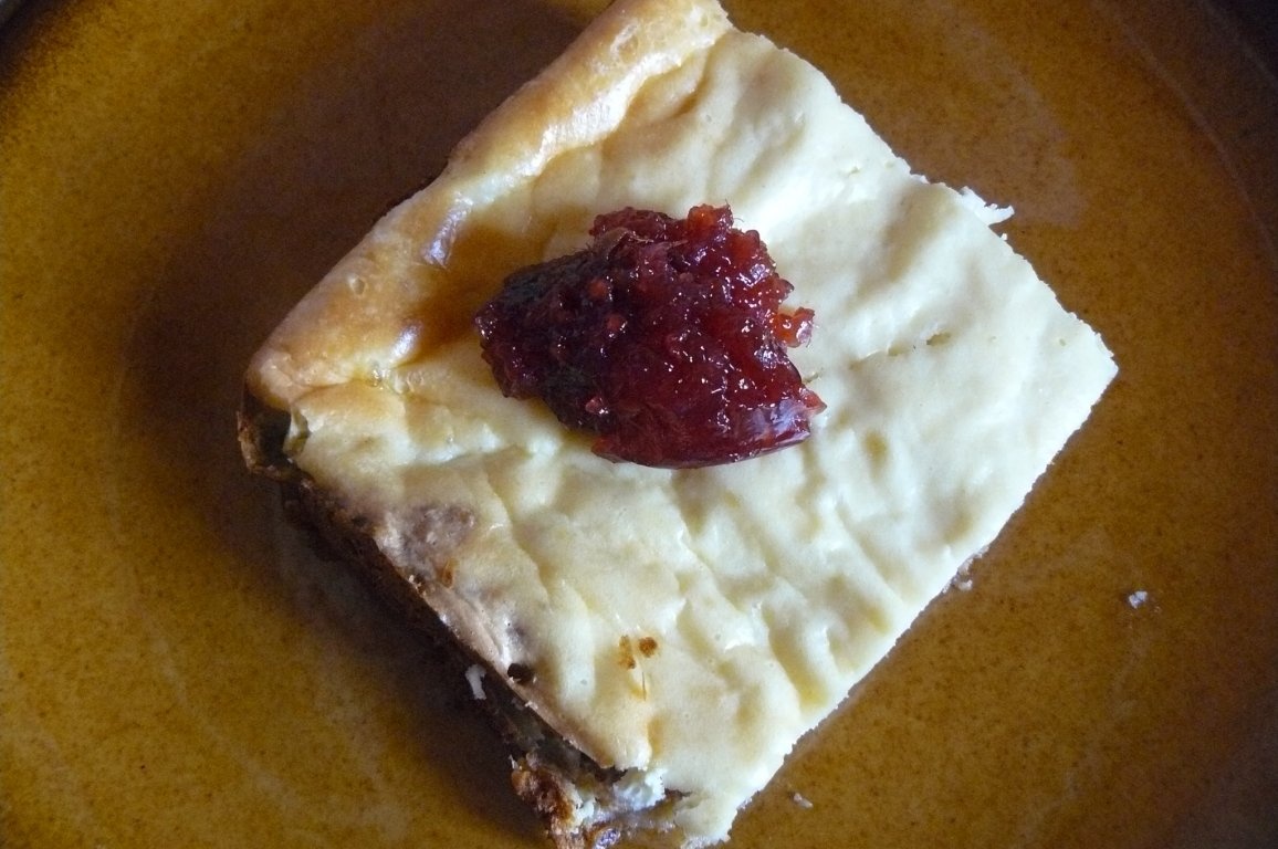 Prăjitură sănătoasă cu fructe şi brânză de vaci