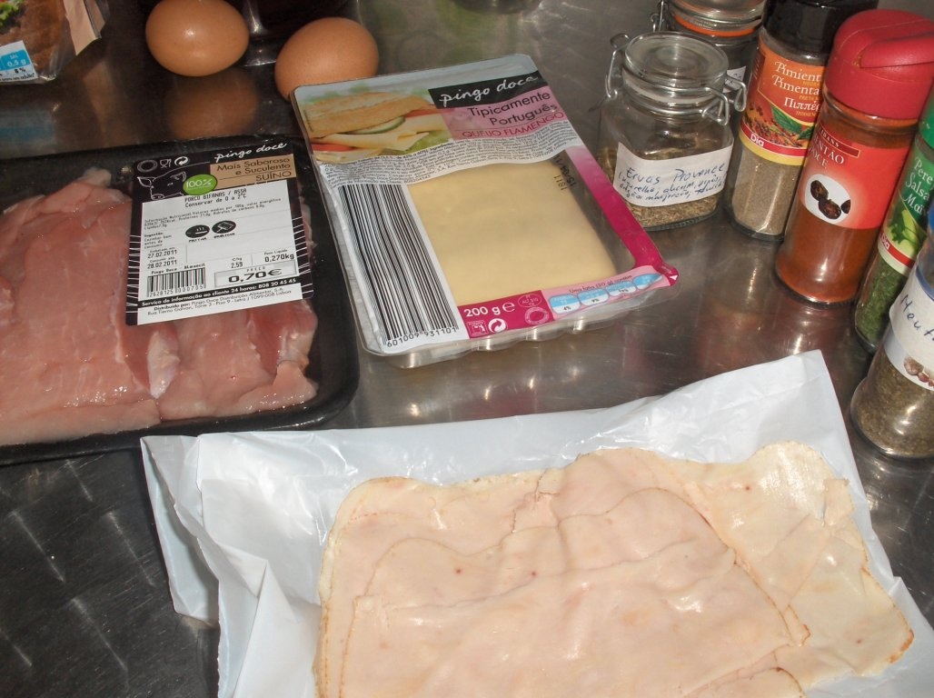 Rotite cu brânzã si suncã de curcan