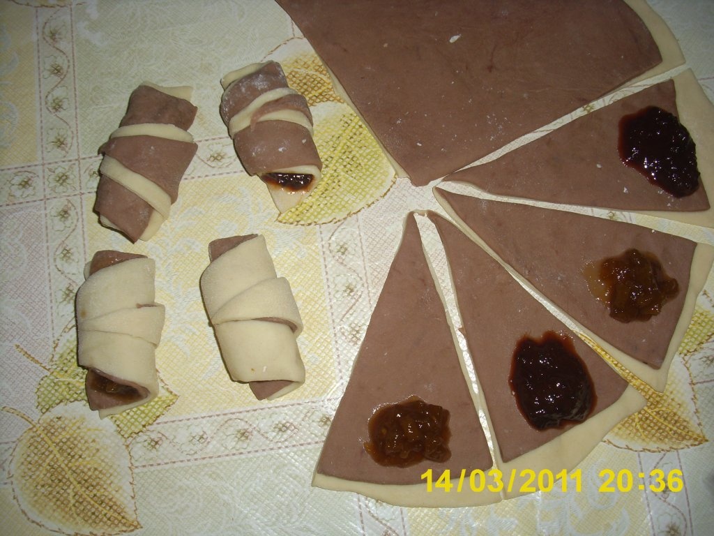 Cornulete in doua straturi