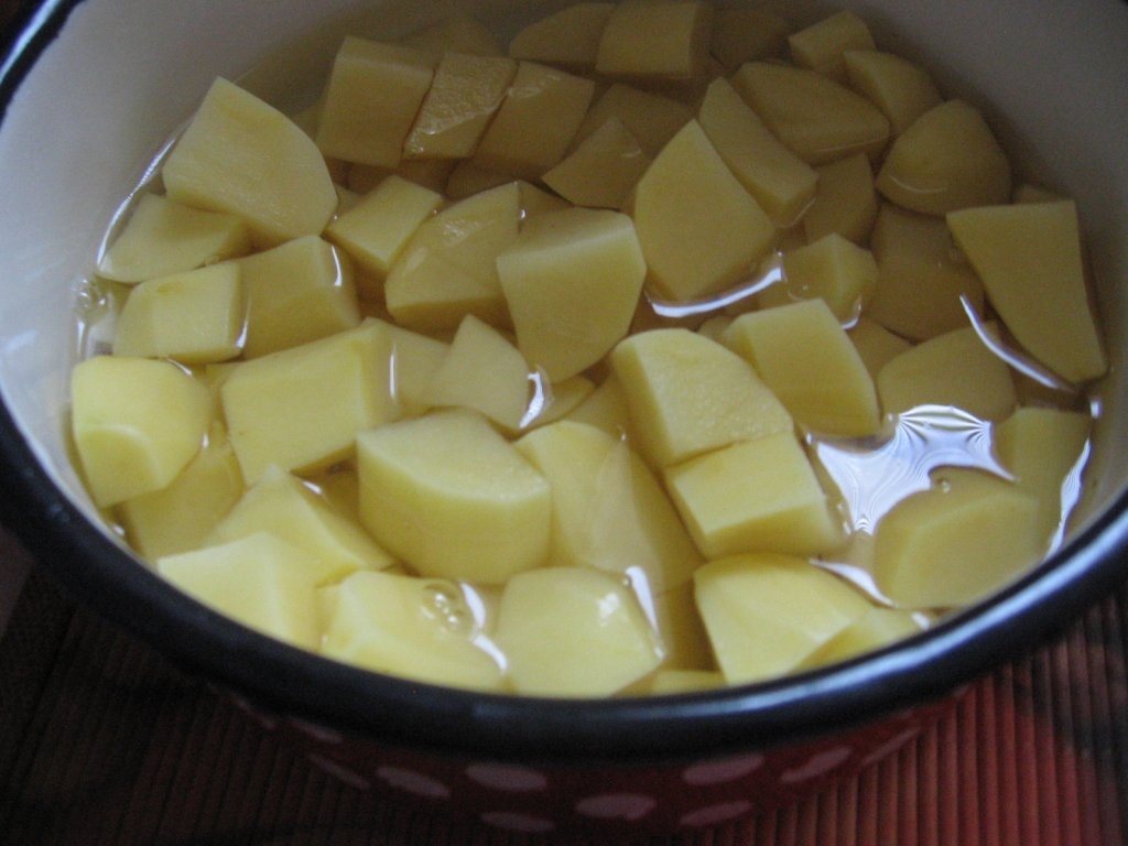 Pulpite si cartofi cu usturoi si rozmarin la cuptor