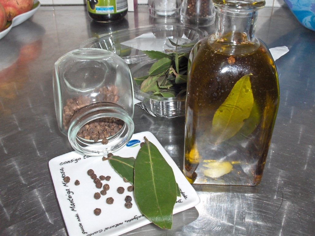 Ulei de mãsline aromat cu foi de dafin