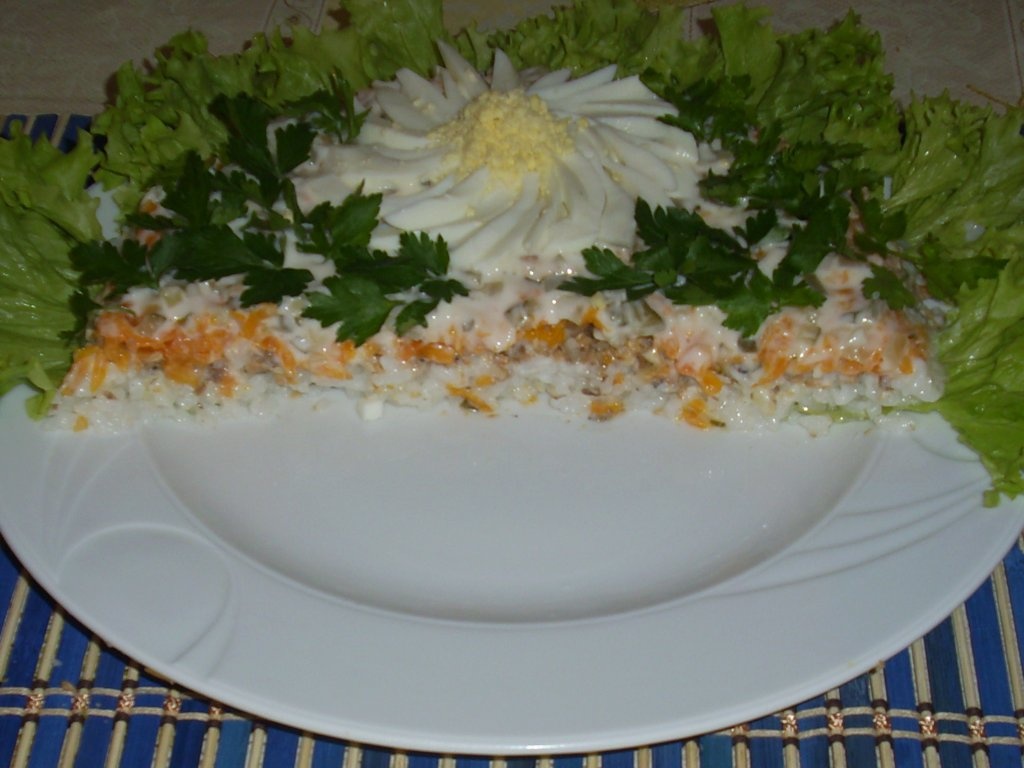 Salată “Cîmp cu romaniţe”