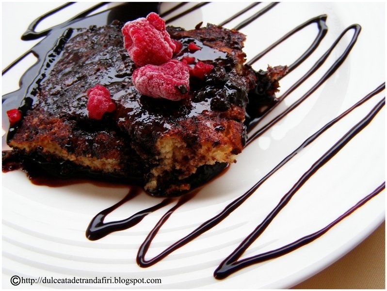 Prajitura-pudding cu sos de cafea