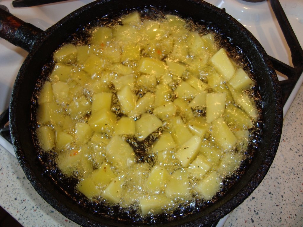 Cartofi aurii la tigaie