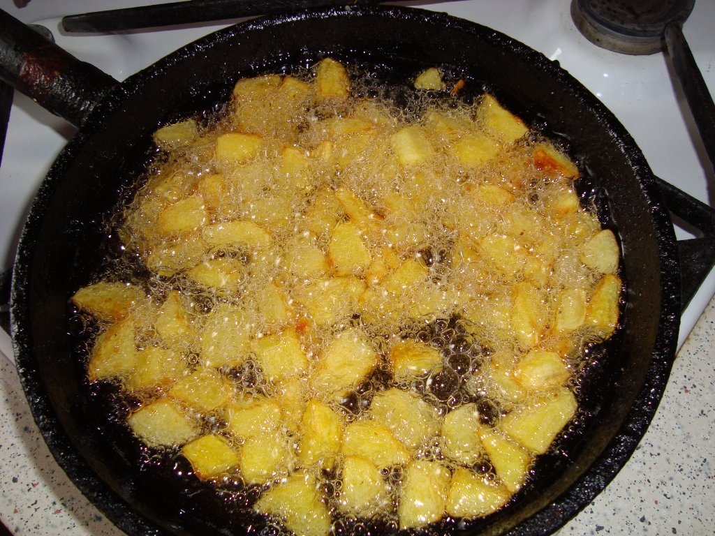 Cartofi aurii la tigaie