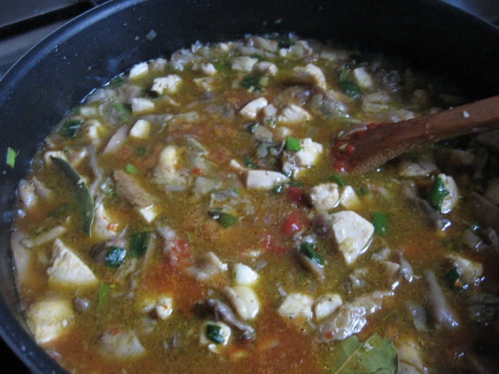 Papricas de ciuperci cu pui si cartofi