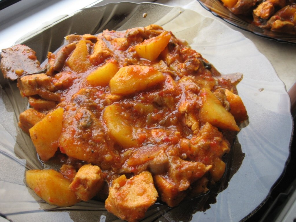 Papricas de ciuperci cu pui si cartofi