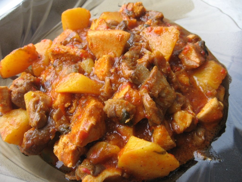 Papricas de ciuperci cu pui si cartofi