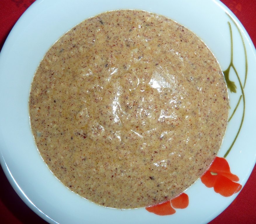 Pulpe de curcan cu ciuperci, vin alb si sos de alune