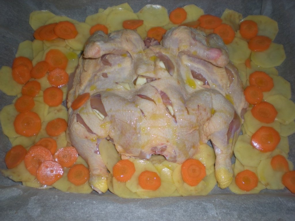 Pui la cuptor cu cartofi