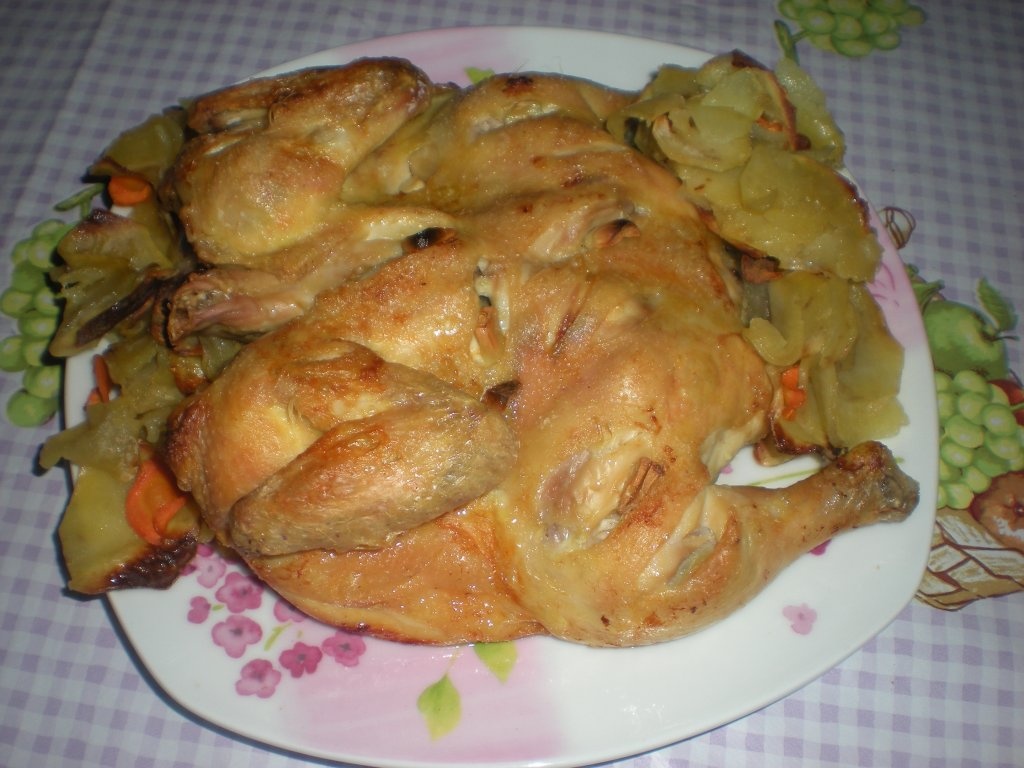 Pui la cuptor cu cartofi