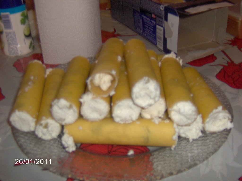 Caneloni in sos de rosii