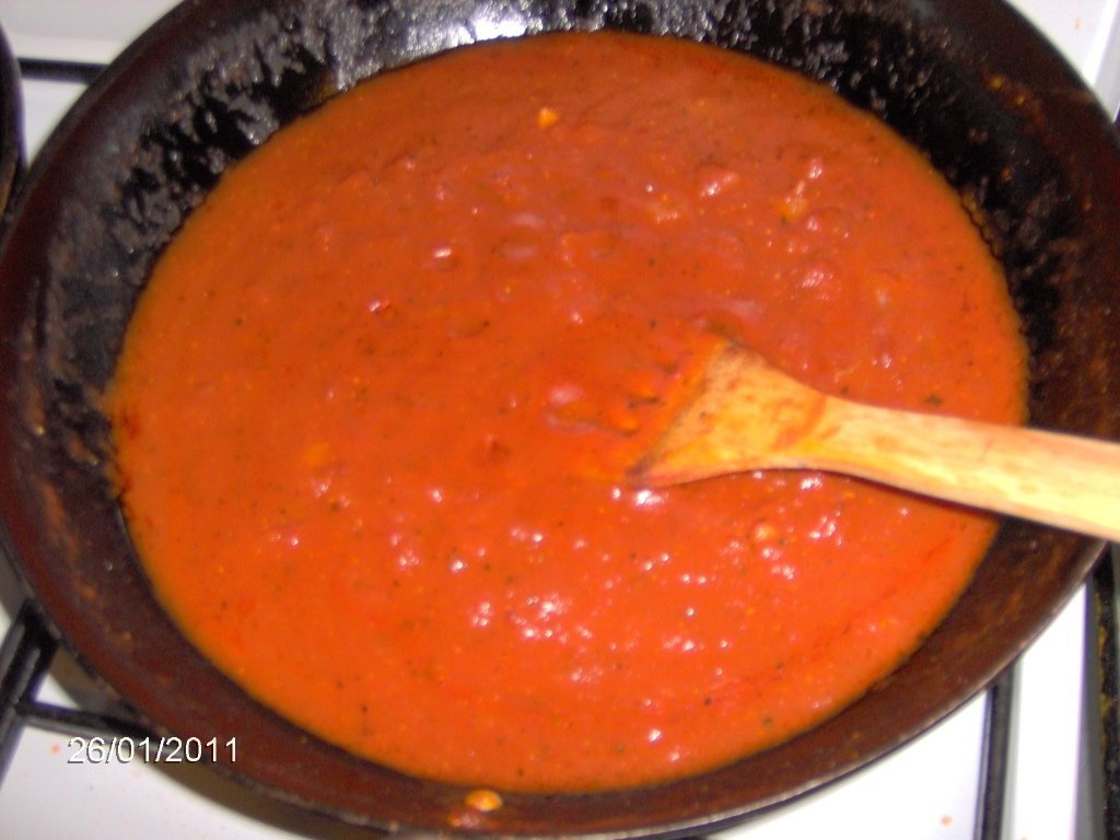 Caneloni in sos de rosii