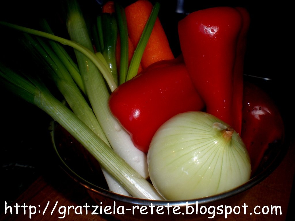 Dovlecei şi cartofi gratinaţi, o masă de duminică