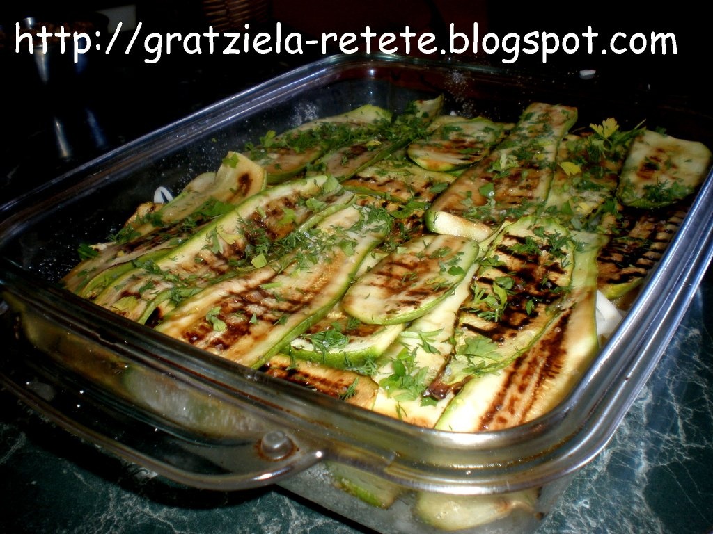 Dovlecei şi cartofi gratinaţi, o masă de duminică