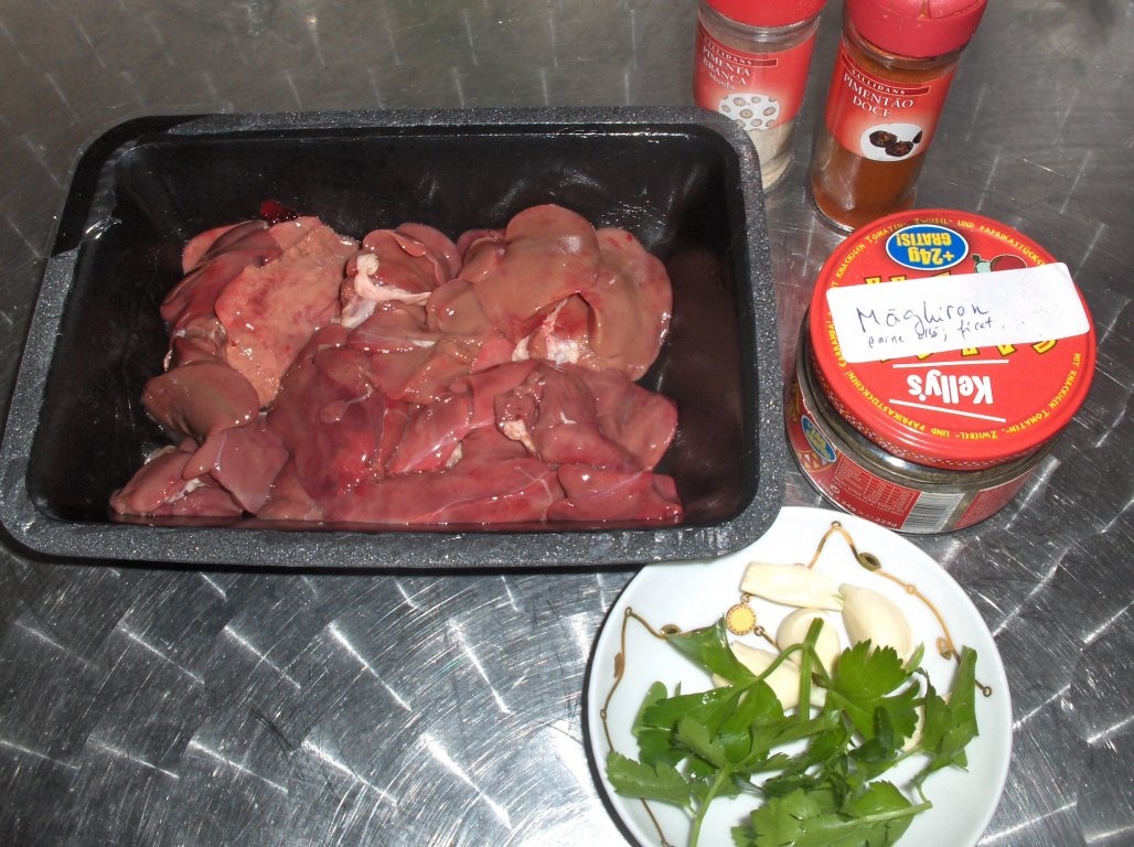 Ficat de pui  cu mãghiran