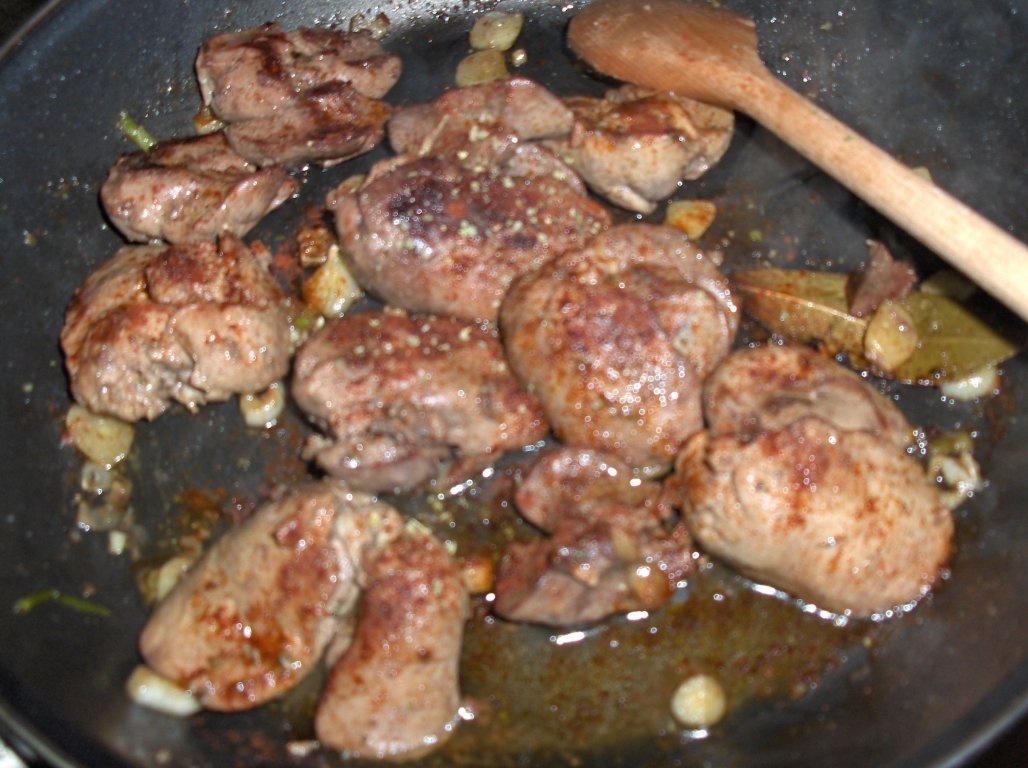 Ficat de pui  cu mãghiran